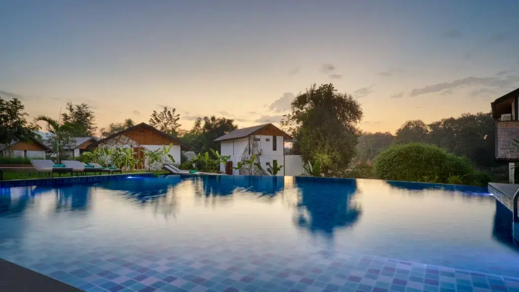 Infinity Pool & Bar